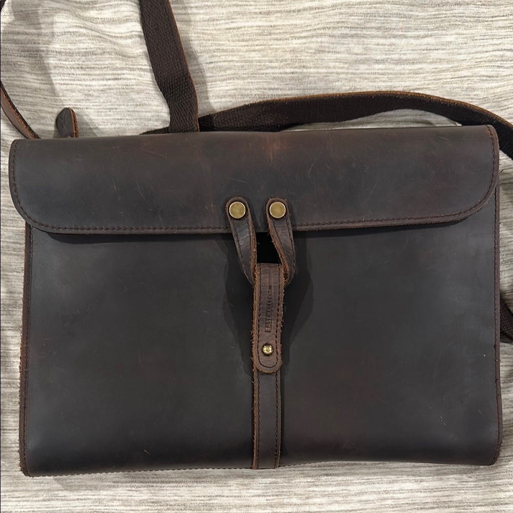 Elegant Dark Brown Leather Crossbody Bag